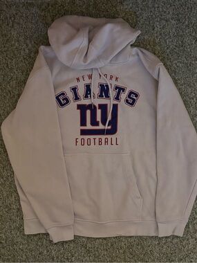 New York Giants Sweatshirt. Adult size M. NFL.